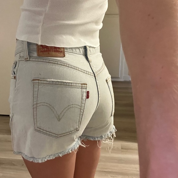 Vintage Levi’s shorts - Picture 4 of 5